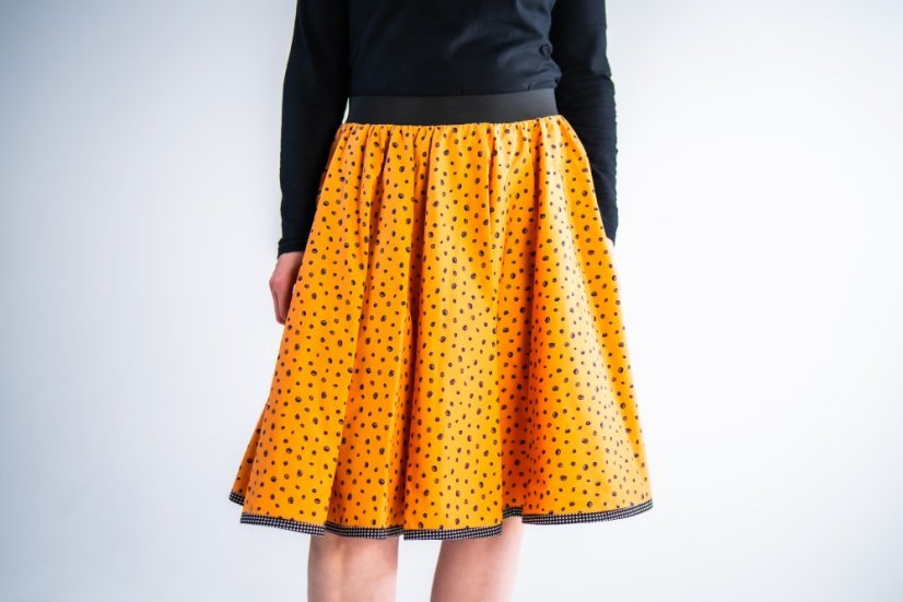Oranžová s puntíky - Velikost: M