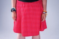 Červená s růžovými puntíky