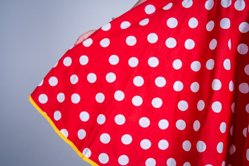 Červená s bílými puntíky - Velikost: L