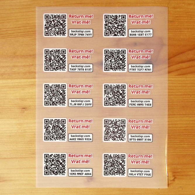 Štítky jsou dodávány na arších s 10 ks