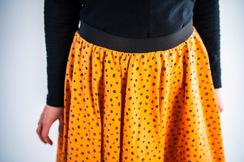 Oranžová s puntíky - Velikost: M