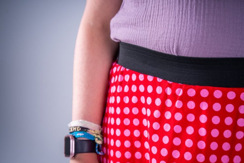 Červená s růžovými puntíky - Velikost: L