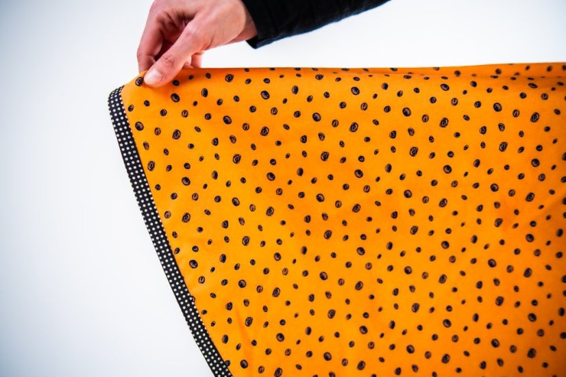 Oranžová s puntíky - Velikost: M