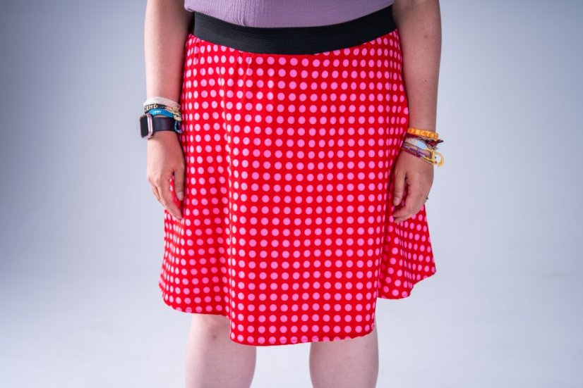 Červená s růžovými puntíky - Velikost: L