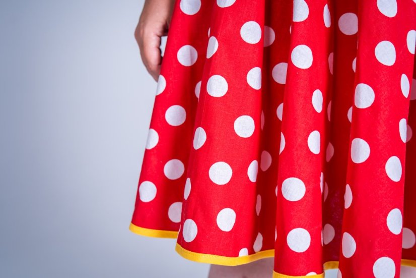 Červená s bílými puntíky - Velikost: L