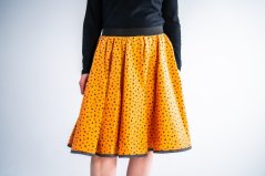 Oranžová s puntíky