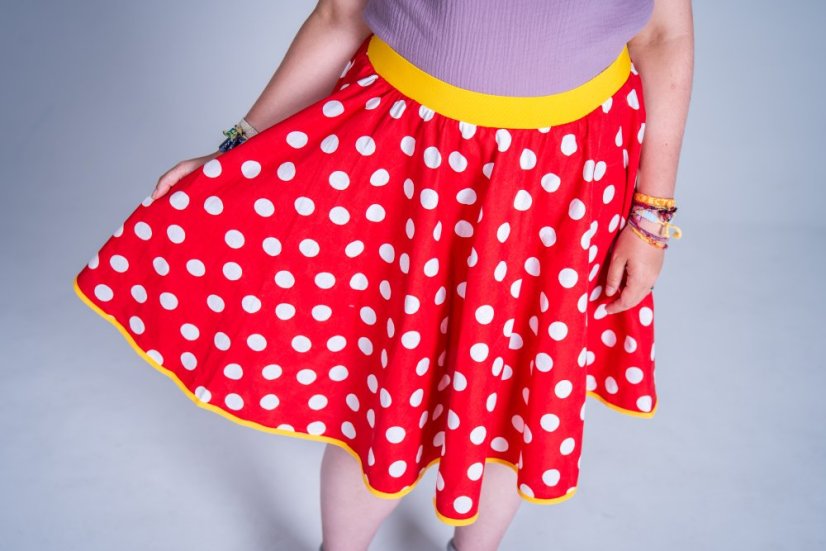 Červená s bílými puntíky - Velikost: L