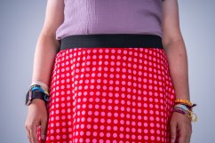 Červená s růžovými puntíky